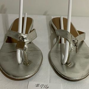 L.A.M.B. - Silver thong sandal with silver lock